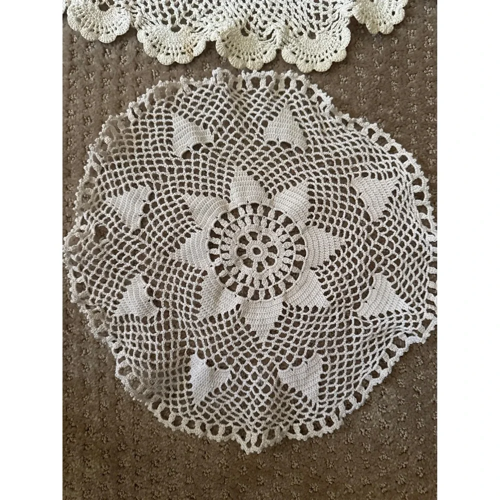 Vintage Crochet Lace Doily Set 2pc Cream Pineapple Floral Round 22in 11in 1249